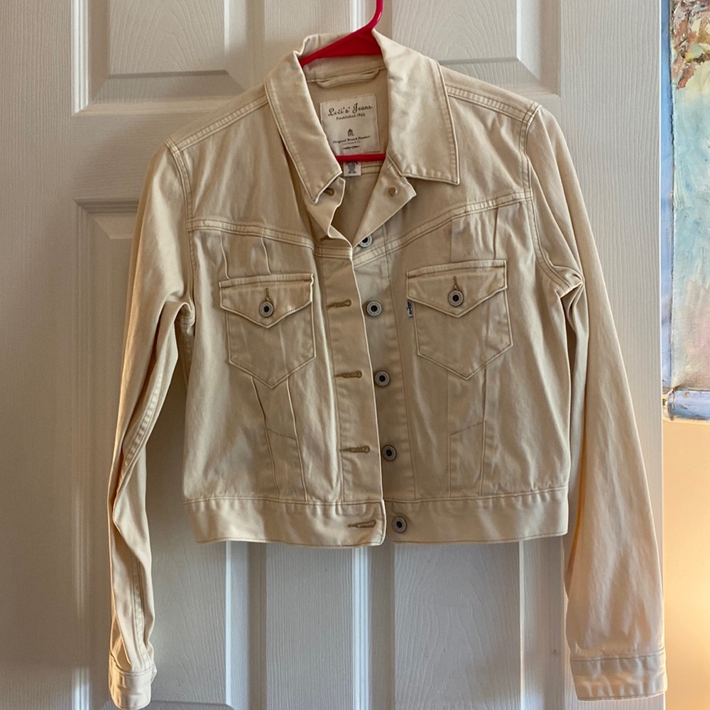 Levi’s soft cream denim jacket size M